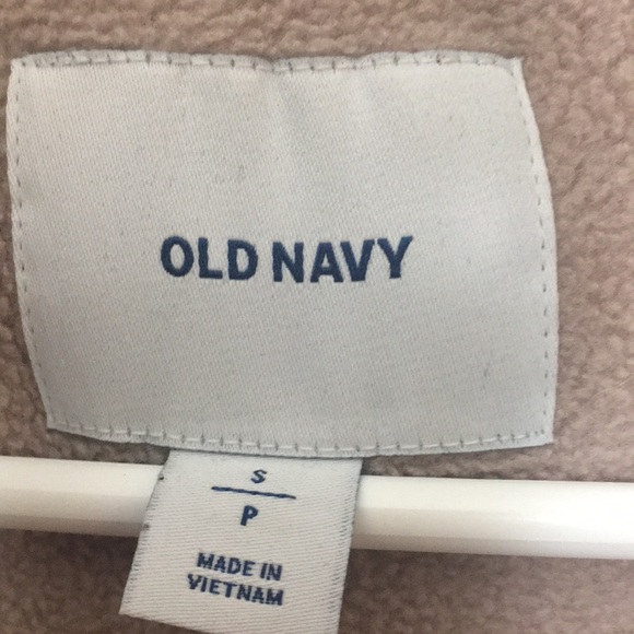 Ladies Old Navy puffy vest - Picture 7 of 9